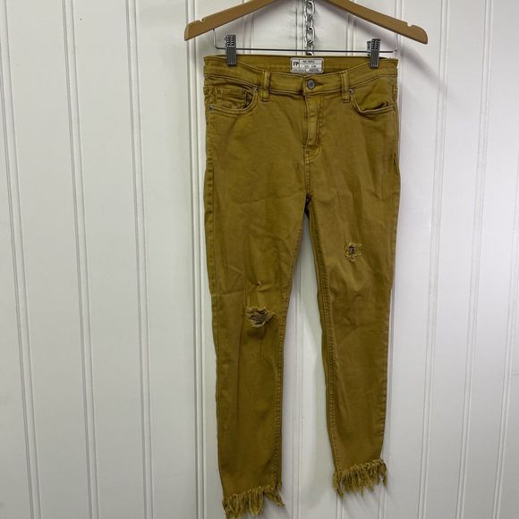 Free People Great Heights Women's Frayed Skinny Jeans SIZE 26‎ Boho Mustard Gold - Picture 2 of 8